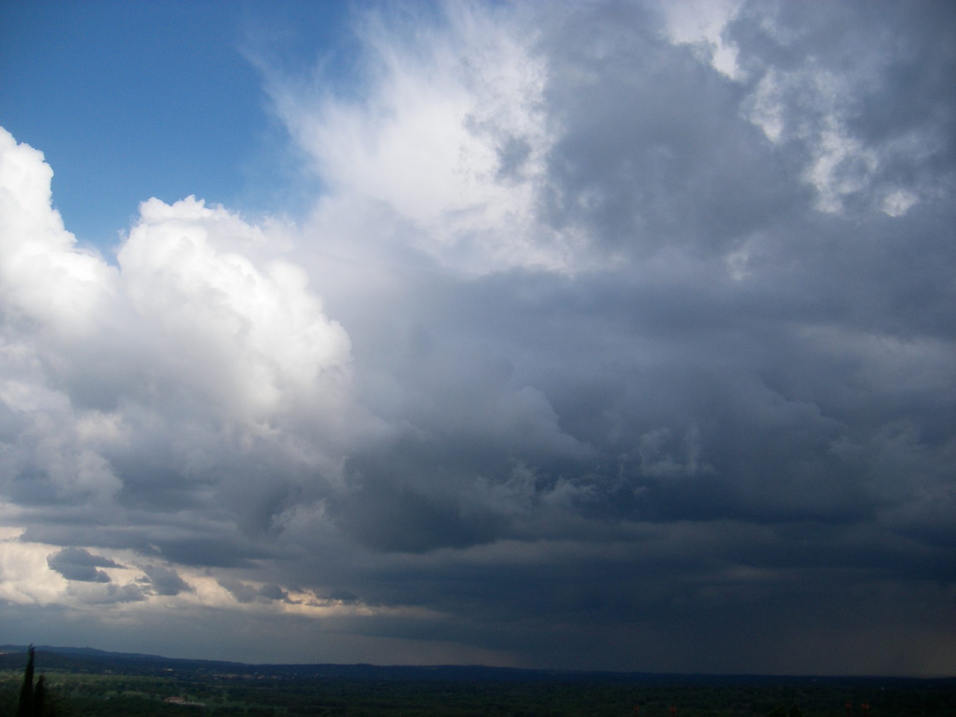 Lluvias y tormentas muy fuertes en las regiones mediterráneas. Tiempo inestable en otras zonas peninsulares. post thumbnail